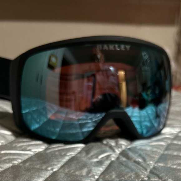 Oakley ‘Flight Tracker’ Snow Goggles
NEVER worn - tags attached - Picture 1 of 8